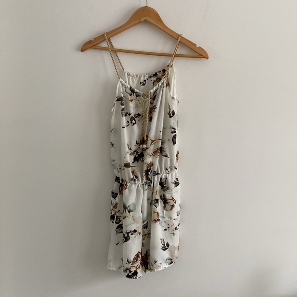 Women’s romper withh adjustable straps. - Picture 5 of 7